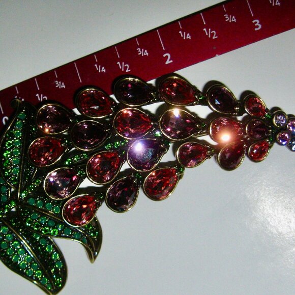 HEIDI DAUS BUNCH OF GRAPES, PURPLE, PINK & GREEN-STUNNING 4" BROOCH-NEW - Picture 1 of 10